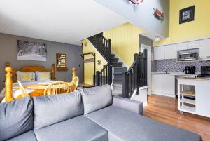 a living room with a couch and a table and a kitchen at Sunshine Summit Ski-In-Out Pool Shuttle in Blue Mountains