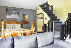 Et opholdsområde på Sunshine Summit Ski-In-Out Pool Shuttle