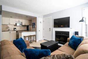 Køkken eller tekøkken på Blue Escape - Ski-In-Out Hot Tub Shuttle