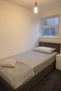 Ένα ή περισσότερα κρεβάτια σε δωμάτιο στο The Cosy House