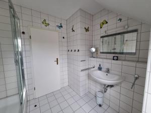 Phòng tắm tại Ferienhaus zur Alleenstraße