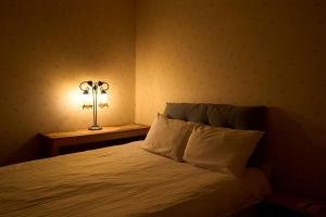 Una cama o camas en una habitación de Suite Villa Atami Ocean House 31 fotos más