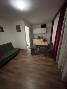 Η κουζίνα ή μικρή κουζίνα στο Cinthias Sonnseiten Apartments Panoramalage über Altenmarkt, Nähe Therme und Skigebiet