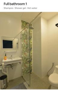 Ένα μπάνιο στο New Five Star Home- Patong Beach