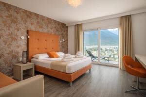 Ένα ή περισσότερα κρεβάτια σε δωμάτιο στο Hotel Benacus Panoramic