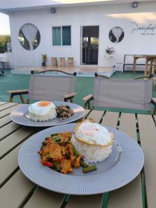 Jídlo v penzionu nebo okolí