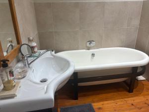 Gallery image of Constantia escape with mountain views in Sweet Valley