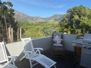 Gallery image of Constantia escape with mountain views in Sweet Valley +4 photos