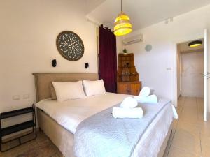 Postel nebo postele na pokoji v ubytování Pinat Nofesh