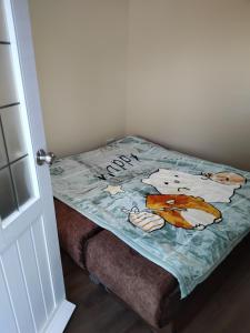 Giường trong phòng chung tại Villa molenstijl