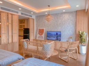 a bedroom with a table and chairs in a room at FLC Sea Tower Căn Hộ View Biển Quy Nhơn in Quy Nhon