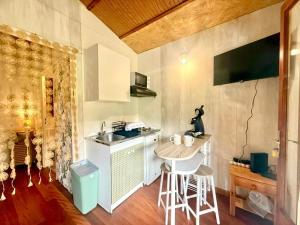 Köök või kööginurk majutusasutuses Ti Nid Salazie, Bungalow créole et vue montagne