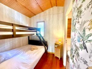 Voodi või voodid majutusasutuse Ti Nid Salazie, Bungalow créole et vue montagne toas