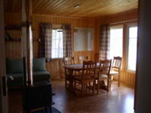 Khu vực ghế ngồi tại Familjestuga i natur- och fiskevårdsområdet Stora Hammarsjön