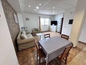 TV a/nebo společenská místnost v ubytování Edificio Prieto VIV 2B