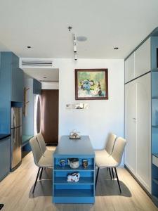 Χώρος καθιστικού στο Cozy modern studio with Gym & Pool