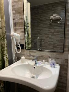 Ένα μπάνιο στο Hotel Stradivari +72 φωτογραφίες