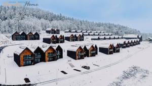 Wonder Hill - bajkowy widok na góry i zalew v zimě