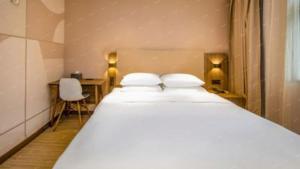 Ένα ή περισσότερα κρεβάτια σε δωμάτιο στο Hanting Hotel Shenzhen Huaqiang North Science Museum Subway Station +16 φωτογραφίες