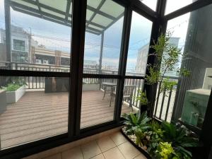 Rõdu või terrass majutusasutuses 鹿港春天Spring B&B