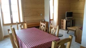 Μια τηλεόραση ή/και κέντρο ψυχαγωγίας στο Logement Indépendant Calme