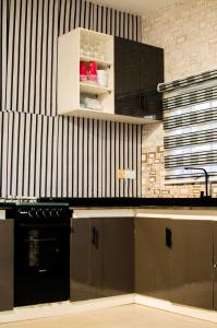 Nhà bếp/bếp nhỏ tại Heirloom Luxury Hotel and Apartments