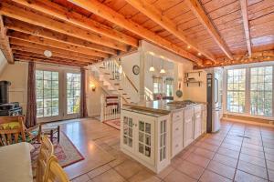 eine Küche mit Holzdecken und eine Treppe in einem Haus in der Unterkunft Lake Front-Spa Tub-Fire Pit-Full Kitchen-Canoe in Bucksport
