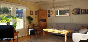 Posezení v ubytování Traditional farm house located close to fjord