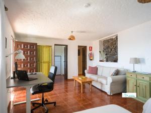 Posezení v ubytování Living Artenara - NATURE Adults Only