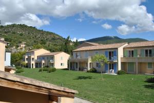 Γενική θέα στο βουνό ή θέα στο βουνό από  αυτό το ξενοδοχείο διαμερισμάτων