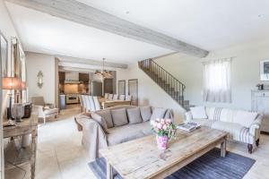 Posezení v ubytování Au Cœur de la Pinède