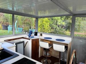 Κήπος έξω από το Péniche Helios +16 φωτογραφίες