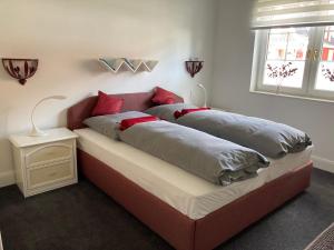 Postel nebo postele na pokoji v ubytování Wohlfühlen in anderen Räumen