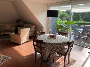 Posezení v ubytování Wohlfühlen in anderen Räumen + 13 fotografií