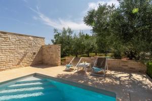 Swimmingpoolen hos eller tæt på Villa Barbara by Kompas Villas