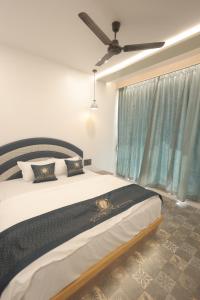 Ένα ή περισσότερα κρεβάτια σε δωμάτιο στο Hotel The Librish +28 φωτογραφίες