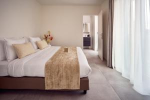 Un pat sau paturi într-o cameră la Van der Valk Hotel Mechelen