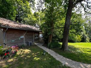 Un jardín fuera de MAROSENIA TTIKI - Cabanes et Spa