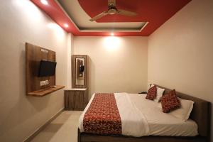 Una cama o camas en una habitación de Hotel Blue Mountain