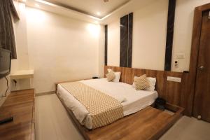 Una cama o camas en una habitación de Hotel Blue Mountain