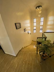 Khu vực ghế ngồi tại Heirloom Luxury Hotel and Apartments