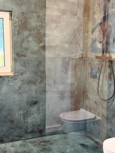 Phòng tắm tại Azyl - domki wśród natury +34 ảnh