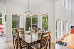 Μια τηλεόραση ή/και κέντρο ψυχαγωγίας στο Villa Hollow