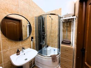 Ένα μπάνιο στο Kyiv Gelik Apartment +11 φωτογραφίες