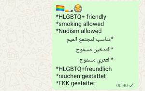 uno screenshot di un cellulare con la scritta hidaqfi friendly smoking allowed di Doppelbett für Zwei a Dinslaken
