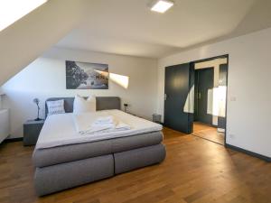 Postel nebo postele na pokoji v ubytování Urban Central 5th Floor near station