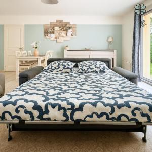 Postel nebo postele na pokoji v ubytování Granville 6 pers, proche gare-mer-centre, jardin + 26 fotografií