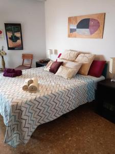 En eller flere senge i et værelse på Apartamento con vistas al mar