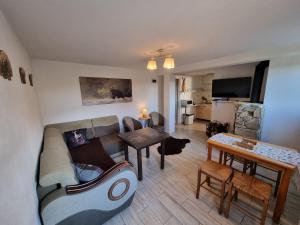 Una cocina o kitchenette en La Merveille z Jacuzzi 795-848-628