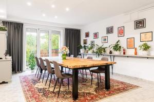 Фотография из галереи Villa Suburbia Budapest - Pool - Hot Tub - BBQ - Parking в Будапеште